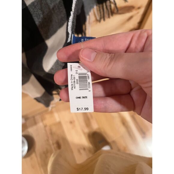 NWT Old Navy Buffalo Plaid Scarf - Picture 3 of 4